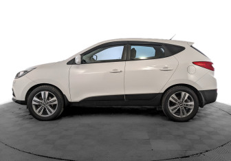 Подержанный автомобиль Hyundai ix35 2014 года (8 фото)