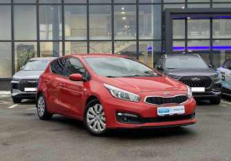 Подержанный автомобиль Kia Ceed Hatchback 2015 года (3 фото)