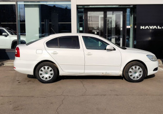 Подержанный автомобиль Skoda Octavia Liftback 2011 года (4 фото)