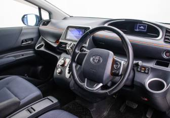 Подержанный автомобиль Toyota Sienta 2017 года (9 фото)