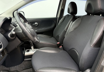 Подержанный автомобиль Nissan Note 2011 года (10 фото)