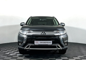 Подержанный автомобиль Mitsubishi Outlander 2019 года (2 фото)