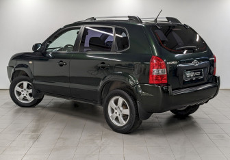 Подержанный автомобиль Hyundai Tucson 2007 года (7 фото)