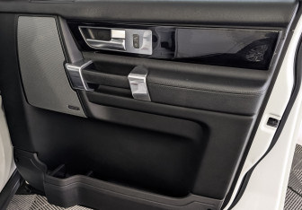 Подержанный автомобиль Land Rover Discovery 2015 года (25 фото)