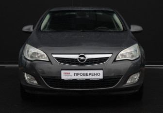 Подержанный автомобиль Opel Astra Hatchback 2010 года (2 фото)
