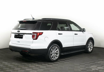 Подержанный автомобиль Ford Explorer 2017 года (5 фото)