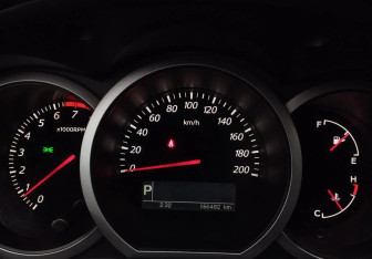 Подержанный автомобиль Suzuki Grand Vitara 2010 года (12 фото)