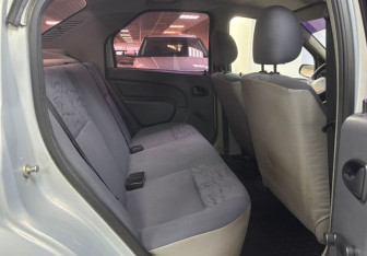 Подержанный автомобиль Renault Logan Sedan 2009 года (11 фото)