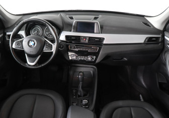 Подержанный автомобиль BMW X1 2017 года (11 фото)