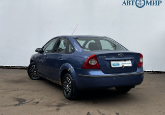 Подержанный автомобиль Ford Focus Sedan 2006 года (7 фото)