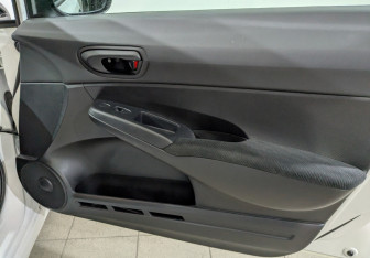 Подержанный автомобиль Honda Civic Sedan 2010 года (18 фото)