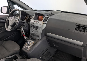 Подержанный автомобиль Opel Zafira Compactvan 2012 года (13 фото)