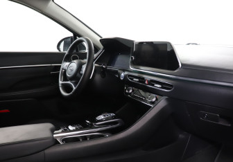 Подержанный автомобиль Hyundai Sonata 2021 года (9 фото)
