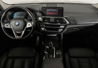 Подержанный автомобиль BMW X3 2020 года (12 фото)