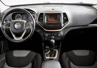 Подержанный автомобиль Jeep Cherokee 2014 года (12 фото)