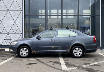 Подержанный автомобиль Skoda Octavia Liftback 2010 года (8 фото)
