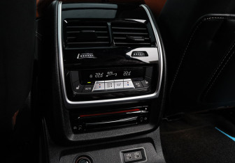 Подержанный автомобиль BMW X7 2020 года (23 фото)
