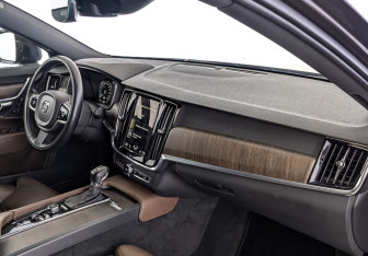 Подержанный автомобиль Volvo V90 Cross Country 2021 года (13 фото)