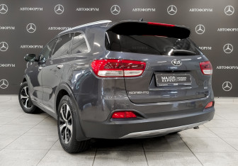 Подержанный автомобиль Kia Sorento 2016 года (7 фото)