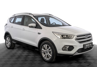 Подержанный автомобиль Ford Kuga 2017 года (3 фото)