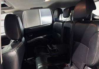 Подержанный автомобиль Mitsubishi Outlander 2008 года (15 фото)
