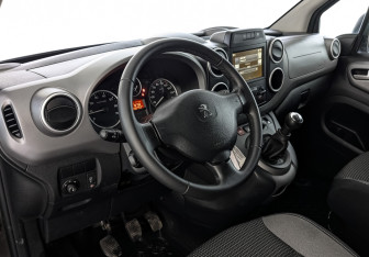 Подержанный автомобиль Peugeot Partner 2017 года (15 фото)