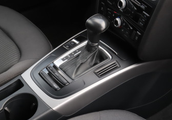 Подержанный автомобиль Audi A4 Sedan 2013 года (15 фото)
