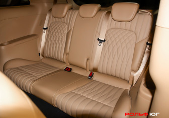 Подержанный автомобиль Voyah Dream 2023 года (13 фото)