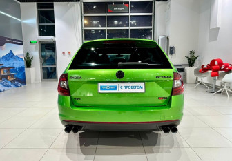 Подержанный автомобиль Skoda Octavia RS Wagon 2019 года (5 фото)