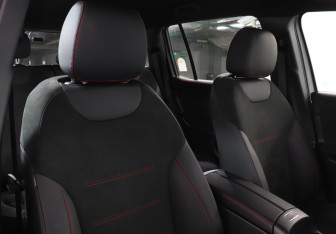 Подержанный автомобиль Mercedes-Benz GLB 2024 года (16 фото)