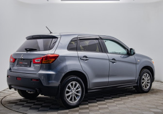 Подержанный автомобиль Mitsubishi ASX 2012 года (5 фото)