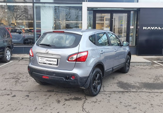 Подержанный автомобиль Nissan Qashqai 2011 года (5 фото)