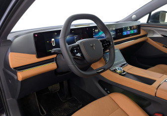 Подержанный автомобиль Voyah Passion 2025 года (30 фото)