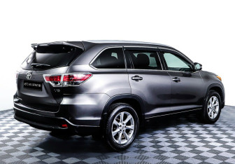 Подержанный автомобиль Toyota Highlander 2013 года (5 фото)