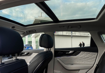Подержанный автомобиль Hongqi HS5 2024 года (21 фото)