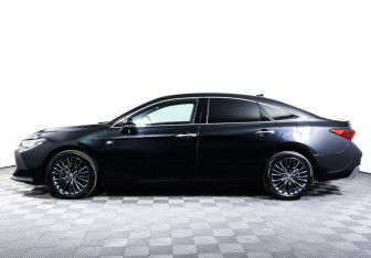 Подержанный автомобиль Toyota Avalon 2022 года (8 фото)