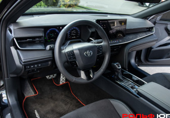 Подержанный автомобиль Toyota Camry Sedan 2025 года (15 фото)
