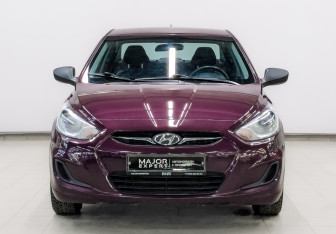 Подержанный автомобиль Hyundai Solaris Sedan 2013 года (2 фото)