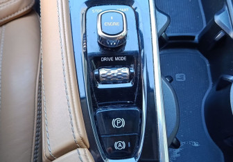Подержанный автомобиль Volvo XC90 2015 года (23 фото)