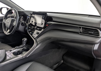 Подержанный автомобиль Toyota Camry Sedan 2021 года (13 фото)