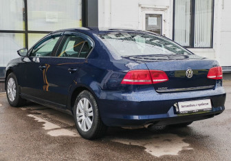Подержанный автомобиль Volkswagen Passat Sedan 2012 года (7 фото)