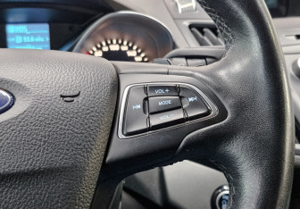 Подержанный автомобиль Ford Kuga 2017 года (25 фото)