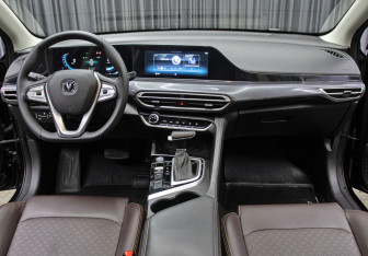 Подержанный автомобиль Changan Eado Plus 2023 года (14 фото)