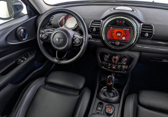 Подержанный автомобиль MINI Clubman Wagon 2020 года (29 фото)