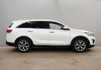 Подержанный автомобиль Kia Sorento 2016 года (5 фото)