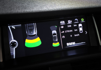 Подержанный автомобиль BMW X3 2013 года (18 фото)