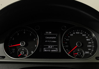 Подержанный автомобиль Volkswagen Passat CC 2010 года (11 фото)
