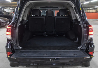 Подержанный автомобиль Toyota Land Cruiser Suv 2016 года (10 фото)