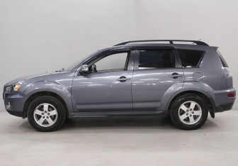 Подержанный автомобиль Mitsubishi Outlander 2011 года (8 фото)