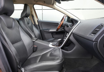 Подержанный автомобиль Volvo XC60 2012 года (10 фото)